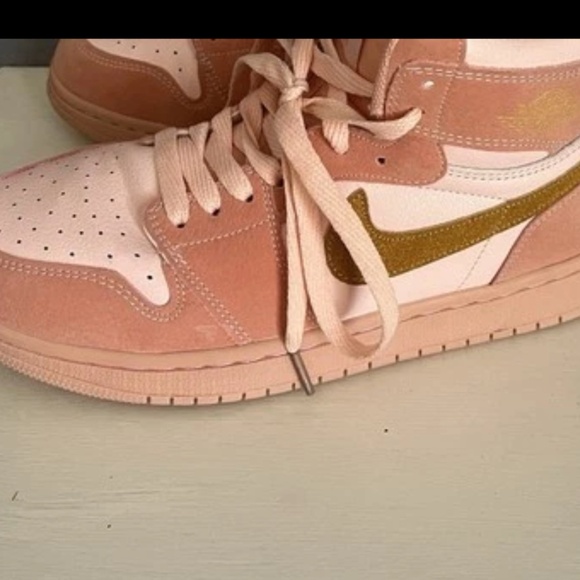 Nike Air Jordan 1 Mid Coral Gold Sneakers Mens 6.5 Womens 8.5 Stardust Pink 2016 - Picture 2 of 11